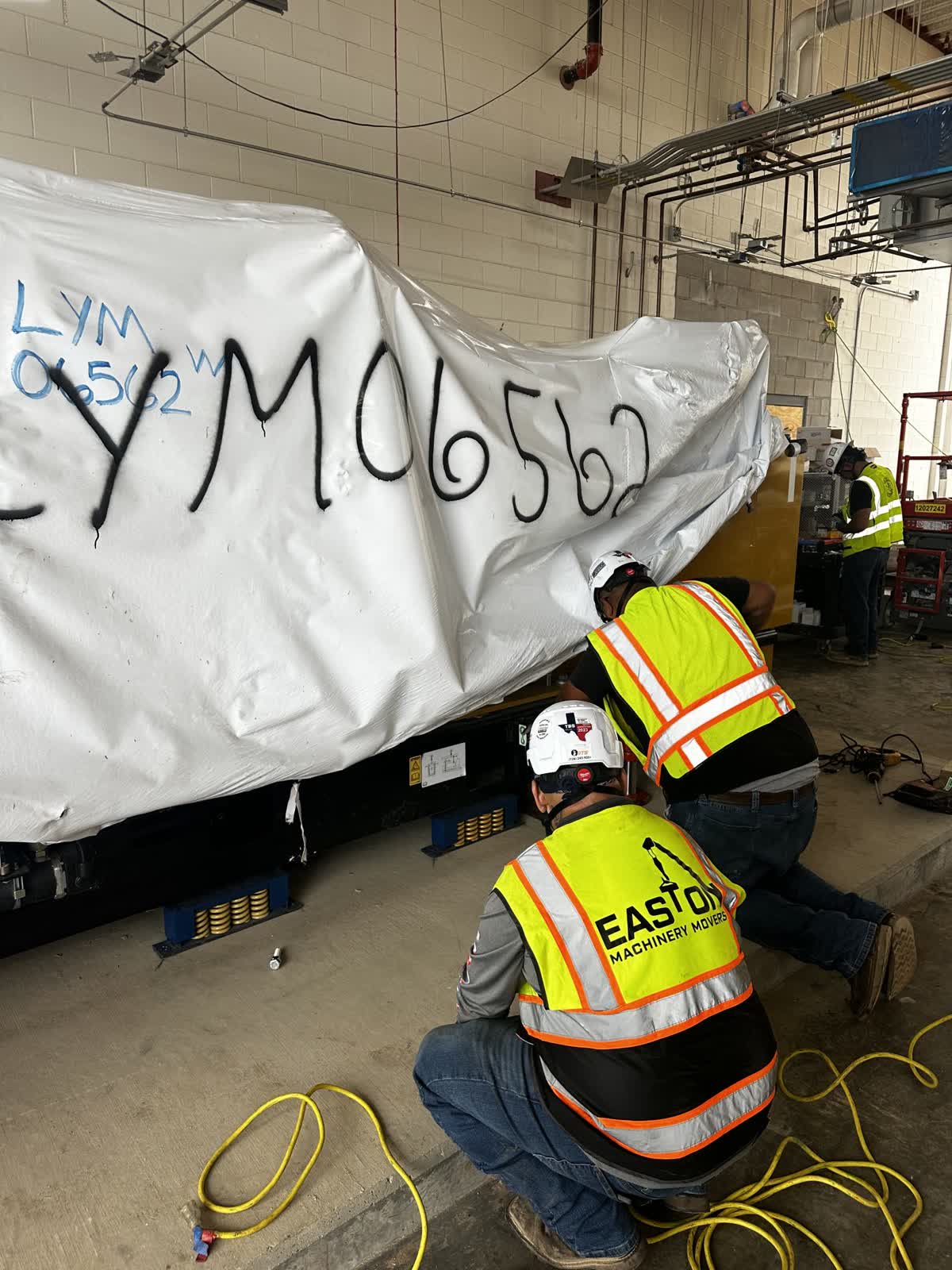 27,000 lb generator moved by the Easton crew for University Health Hospital